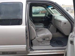 2000 Chevrolet Silverado 1500 LS with VIN 2GCEC19TXY1155977, listed as a IAAI auction lot 41158102 with 235,018 mi miles. Bid and sale history available at carsss.com. Image 5.