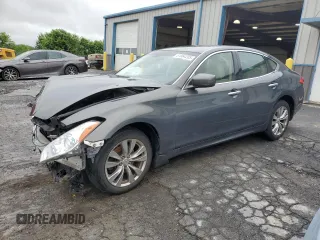 2012 Infiniti M z VIN JN1BY1AR2CM394976, wystawiony jako Copart lot #61064205 z przebiegiem 170 108 mil mil oraz Szkoda całkowita • Salvage title. Historia ofert i sprzedaży dostępna na DreamBid. Obrazek 1.