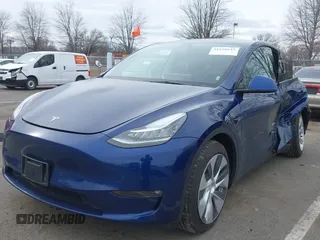 2022 Tesla Model Y Long Range with VIN 7SAYGDEE1NF329909, listed as a IAAI auction lot 41628643 with 32,824 mi miles. Bid and sale history available at carsss.com. Image 2.