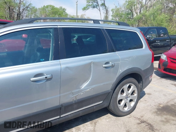 2010 Volvo XC70 3.0T with VIN YV4992BZ6A1084760, listed as a IAAI auction lot 42071652 with 175,730 mi miles and . Bid and sale history available at DreamBid. Image 6.
