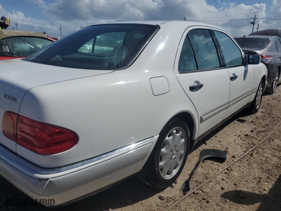 1996 Mercedes-Benz E Class with VIN WDBJF20F1TJ019480, listed as a Copart auction lot 76764114 with 0 mi miles and Salvage Title. Bid and sale history available at carsss.com. Image 3.