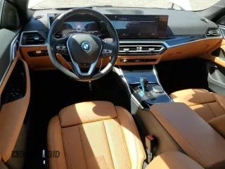2023 BMW i4 eDrive40 z VIN WBY73AW05PFN75140, wystawiony jako Copart lot #51791515 z przebiegiem 28 426 mil mil oraz Szkody całkowita. Historia ofert i sprzedaży dostępna na DreamBid. Obrazek 8.