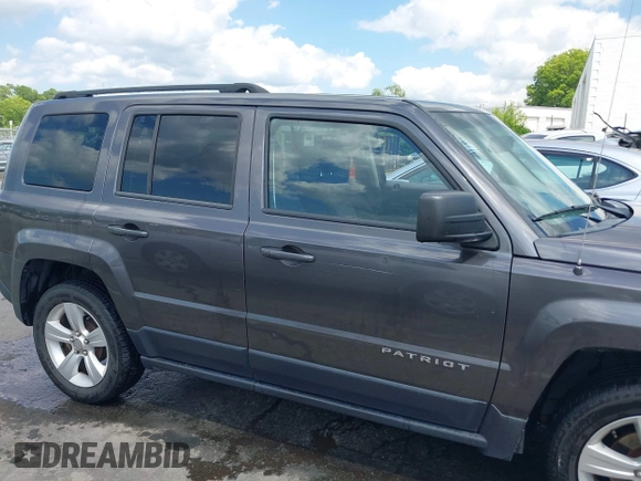 2015 Jeep Patriot Latitude z VIN 1C4NJPFB8FD419929, wystawiony jako IAAI lot #42315972 z przebiegiem 176 735 mil mil oraz . Historia ofert i sprzedaży dostępna na DreamBid. Obrazek 13.