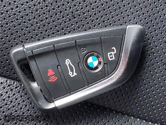 2022 BMW 3 Series 330i xDrive with VIN 3MW5R7J09N8C69868, listed as a IAAI auction lot 41462538 with 1 mi miles. Bid and sale history available at carsss.com. Image 11.