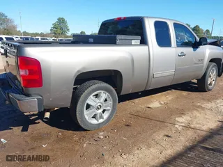 2012 Chevrolet Silverado 1500 LT with VIN 1GCRCSE06CZ277402, listed as a IAAI auction lot 40880052 with 140,769 mi miles. Bid and sale history available at carsss.com. Image 4.