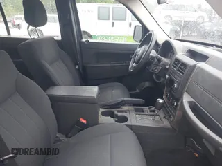 2011 Jeep Liberty Sport Jet z VIN 1J4PN2GK5BW585901, wystawiony jako IAAI lot #42459500 z przebiegiem 149 041 mil mil oraz . Historia ofert i sprzedaży dostępna na DreamBid. Obrazek 5.