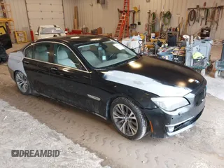 2013 BMW 7 Series 750i xDrive z VIN WBAYB6C56DC997904, wystawiony jako IAAI lot #42529968 z przebiegiem Nie podano mil oraz . Historia ofert i sprzedaży dostępna na DreamBid. Obrazek 1.
