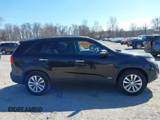 2011 Kia Sorento EX with VIN 5XYKUDA26BG001235, listed as a IAAI auction lot 41754357 with 131,321 mi miles. Bid and sale history available at carsss.com. Image 14.