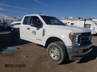 2018 Ford F-350 z VIN 1FD8X3FTXJEC41209, wystawiony jako Copart lot #69285204 z przebiegiem Nie podano mil oraz Czysty tytuł • Clean title. Historia ofert i sprzedaży dostępna na DreamBid. Obrazek 4.