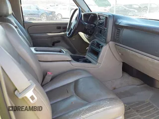 2004 Chevrolet Suburban LT with VIN 1GNGK26U54R157174, listed as a IAAI auction lot 41777576 with 233,991 mi miles. Bid and sale history available at carsss.com. Image 5.