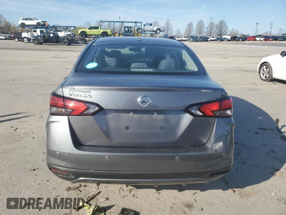 2020 Nissan Versa S z VIN 3N1CN8DV8LL811333, wystawiony jako Copart lot #50971885 z przebiegiem 44 963 mil mil oraz Czysty tytuł • Clean title. Historia ofert i sprzedaży dostępna na DreamBid. Obrazek 6.