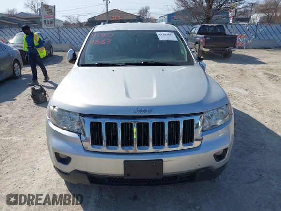 2011 Jeep Grand Cherokee Laredo z VIN 1J4RR4GG3BC589578, wystawiony jako IAAI lot #41804883 z przebiegiem 113 016 mil mil oraz . Historia ofert i sprzedaży dostępna na DreamBid. Obrazek 12.