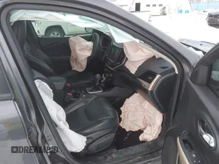 2017 Jeep Cherokee High Altitude z VIN 1C4PJMDS5HW632810, wystawiony jako IAAI lot #41627330 z przebiegiem 123 927 mil mil oraz . Historia ofert i sprzedaży dostępna na DreamBid. Obrazek 5.