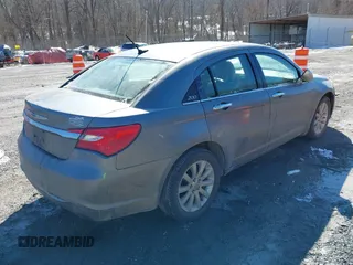 2013 Chrysler 200 Limited with VIN 1C3CCBCG5DN500547, listed as a IAAI auction lot 41618555 with 161,839 mi miles. Bid and sale history available at carsss.com. Image 4.
