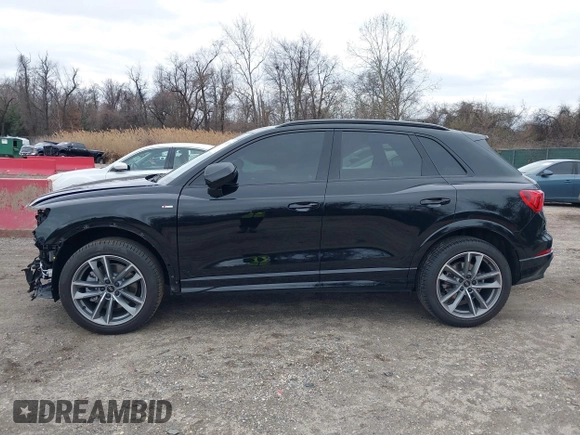 2024 Audi Q3 S line Premium Plus z VIN WA1EECF33R1086173, wystawiony jako IAAI lot #41741276 z przebiegiem 8987 mil mil oraz . Historia ofert i sprzedaży dostępna na DreamBid. Obrazek 14.
