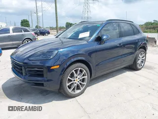 2024 Porsche Cayenne z VIN WP1AA2AY2RDA02192, wystawiony jako IAAI lot #42218312 z przebiegiem 14 809 mil mil oraz . Historia ofert i sprzedaży dostępna na DreamBid. Obrazek 2.