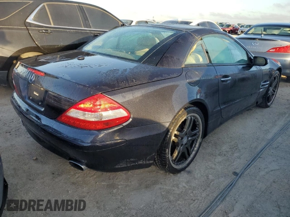 2008 Mercedes-Benz SL 550 z VIN WDBSK71FX8F137257, wystawiony jako Copart lot #76178034 z przebiegiem 28 123 mil mil oraz Nie do naprawy • Non repairable. Historia ofert i sprzedaży dostępna na DreamBid. Obrazek 3.