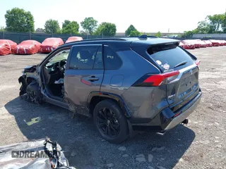 2024 Toyota RAV4 Hybrid XSE z VIN JTME6RFV5RD554443, wystawiony jako IAAI lot #42531459 z przebiegiem Nie podano mil oraz . Historia ofert i sprzedaży dostępna na DreamBid. Obrazek 3.