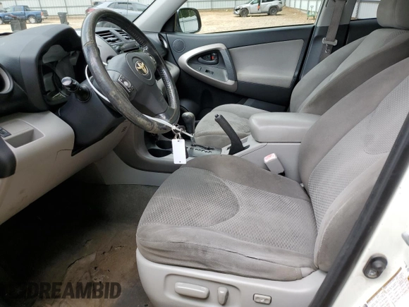 2008 Toyota RAV4 Limited z VIN JTMBK31V085041208, wystawiony jako Copart lot #54761375 z przebiegiem 209 840 mil mil oraz Szkoda całkowita • Salvage title. Historia ofert i sprzedaży dostępna na DreamBid. Obrazek 7.