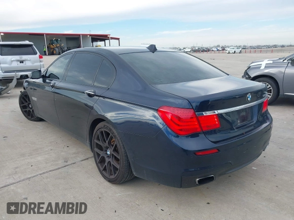 2012 BMW 7 Series 750Li with VIN WBAKB8C50CC963330, listed as a IAAI auction lot 41286275 with 186,335 mi miles. Bid and sale history available at carsss.com. Image 3.