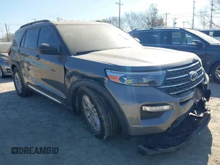2023 Ford Explorer XLT with VIN 1FMSK7DH4PGB05813, listed as a IAAI auction lot 41761801 with 11,191 mi miles. Bid and sale history available at carsss.com. Image 6.