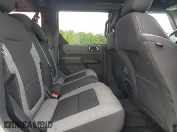 2023 Ford Bronco z VIN 1FMEE5BP6PLB00218, wystawiony jako Copart lot #55887595 z przebiegiem 22 859 mil mil oraz Szkody całkowita. Historia ofert i sprzedaży dostępna na DreamBid. Obrazek 11.