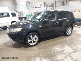 2008 Mitsubishi Outlander XLS with VIN JA4MT41XX8Z008202, listed as a IAAI auction lot 41680309 with 193,755 mi miles. Bid and sale history available at carsss.com. Image 2.