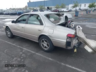 1997 Toyota Camry LE z VIN 4T1BF22K8VU916373, wystawiony jako IAAI lot #41915751 z przebiegiem 259 818 mil mil oraz . Historia ofert i sprzedaży dostępna na DreamBid. Obrazek 3.