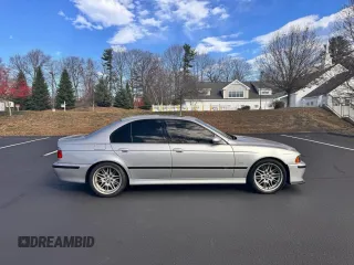 2000 BMW M5 z VIN WBSDE9343YBZ94710, wystawiony jako Copart lot #56716935 z przebiegiem 169 877 mil mil oraz Tytuł czysty. Historia ofert i sprzedaży dostępna na DreamBid. Obrazek 4.