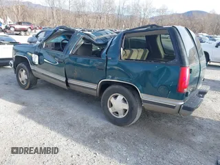 1998 GMC Yukon z VIN 1GKEK13R2WJ731178, wystawiony jako IAAI lot #41339082 z przebiegiem 291 604 mil mil oraz . Historia ofert i sprzedaży dostępna na DreamBid. Obrazek 3.