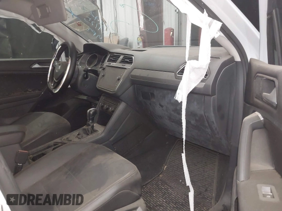 2018 Volkswagen Tiguan SEL with VIN 3VV3B7AX8JM088727, listed as a IAAI auction lot 42639339 with Not provided miles and . Bid and sale history available at DreamBid. Image 5.