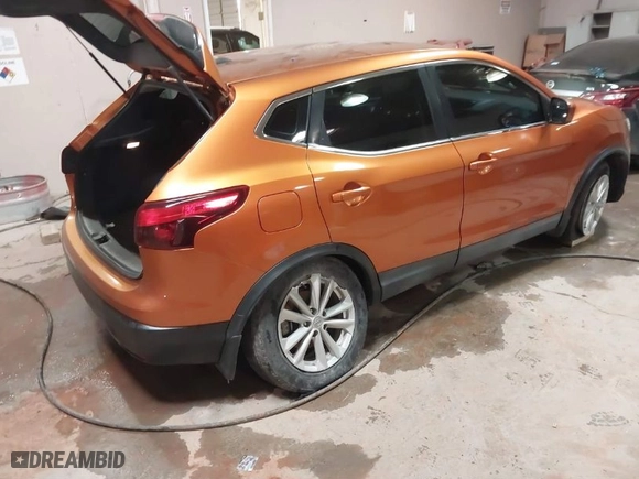 2017 Nissan Rogue Sport SV with VIN JN1BJ1CP1HW003778, listed as a IAAI auction lot 41601897 with 93,204 mi miles. Bid and sale history available at carsss.com. Image 4.