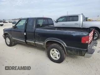 2002 Chevrolet S-10 LS with VIN 1GCDT19W528176049, listed as a Copart auction lot 44187225 with 0 mi miles and Clean Title. Bid and sale history available at carsss.com. Image 2.