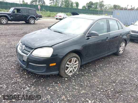 2008 Volkswagen Jetta SE with VIN 3VWRZ71K08M095770, listed as a IAAI auction lot 42552387 with 118,768 mi miles and . Bid and sale history available at DreamBid. Image 2.