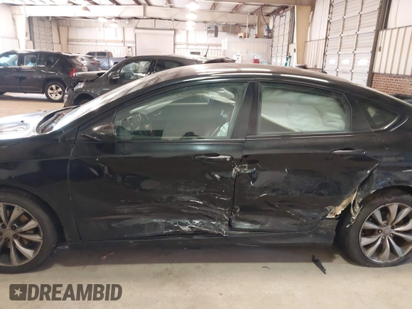 2015 Chrysler 200 S with VIN 1C3CCCBB7FN629131, listed as a IAAI auction lot 41428282 with 290,014 mi miles and . Bid and sale history available at carsss.com. Image 14.