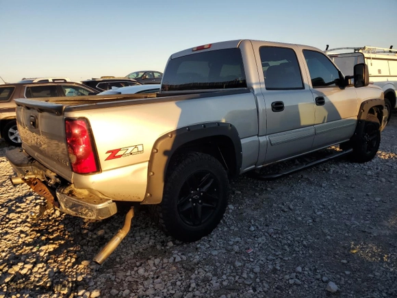 2004 Chevrolet Silverado 1500 Crew Cab LS with VIN 2GCEK13T741353163, listed as a Copart auction lot 79929164 with 215,952 mi miles and Salvage Title. Bid and sale history available at carsss.com. Image 3.