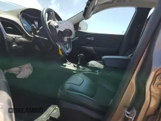 2020 Jeep Cherokee Latitude Plus z VIN 1C4PJMLX9LD510176, wystawiony jako Copart lot #55903585 z przebiegiem 67 151 mil mil oraz Szkoda całkowita • Salvage title. Historia ofert i sprzedaży dostępna na DreamBid. Obrazek 7.