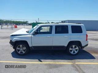 2013 Jeep Patriot Limited z VIN 1C4NJRCB3DD274375, wystawiony jako IAAI lot #42137708 z przebiegiem 185 018 mil mil oraz . Historia ofert i sprzedaży dostępna na DreamBid. Obrazek 14.