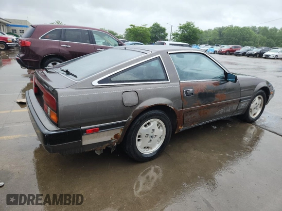 1984 Nissan 300ZX z VIN JN1HZ14S4EX005200, wystawiony jako Copart lot #61509385 z przebiegiem 190 583 mil mil oraz Czysty tytuł • Clean title. Historia ofert i sprzedaży dostępna na DreamBid. Obrazek 3.