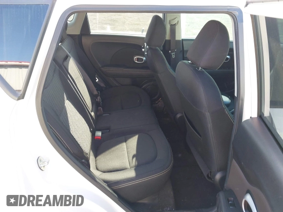 2016 Kia Soul + z VIN KNDJP3A55G7252937, wystawiony jako IAAI lot #42130432 z przebiegiem 70 421 mil mil oraz . Historia ofert i sprzedaży dostępna na DreamBid. Obrazek 8.