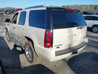 2013 GMC Yukon Denali with VIN 1GKS1EEF0DR121701, listed as a IAAI auction lot 41814818 with 137,177 mi miles. Bid and sale history available at carsss.com. Image 3.