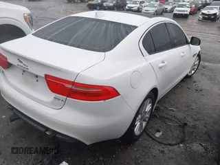 2018 Jaguar XE 25t Premium with VIN SAJAD4FX8JCP24380, listed as a IAAI auction lot 41423753 with 90,623 mi miles. Bid and sale history available at carsss.com. Image 4.