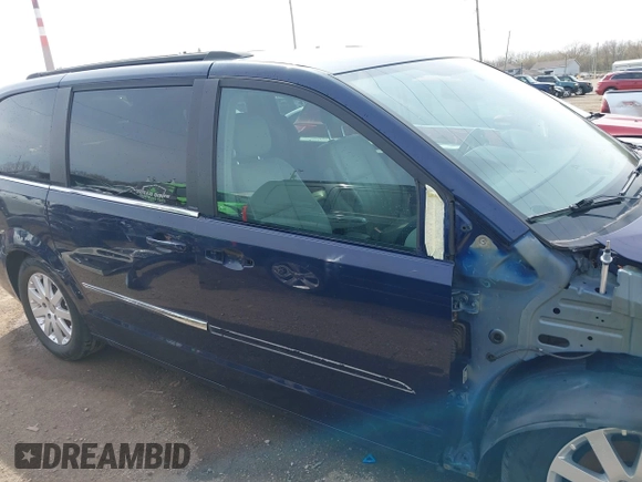 2012 Chrysler Town & Country Touring with VIN 2C4RC1BG9CR245887, listed as a IAAI auction lot 41912412 with 175,943 mi miles. Bid and sale history available at carsss.com. Image 14.