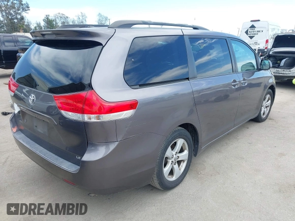 2011 Toyota Sienna LE AAS with VIN 5TDKK3DC8BS073125, listed as a IAAI auction lot 42018649 with 199,595 mi miles. Bid and sale history available at carsss.com. Image 4.