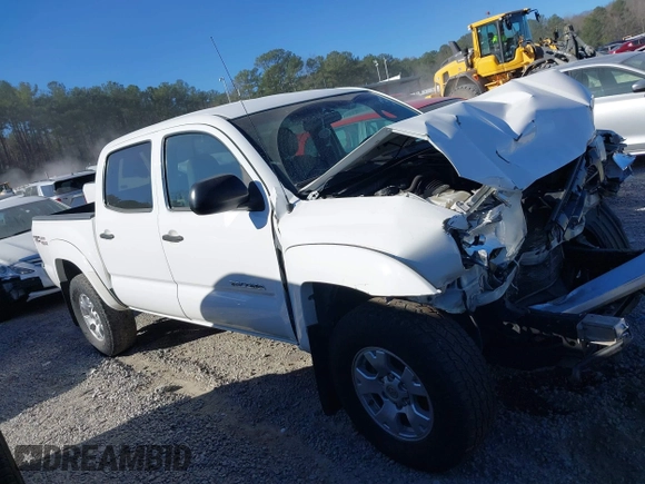 2014 Toyota Tacoma with VIN 5TFLU4EN1EX103052, listed as a IAAI auction lot 41653270 with 121,656 mi miles. Bid and sale history available at carsss.com. Image 13.