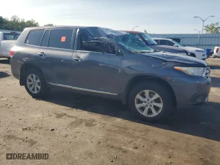 2013 Toyota Highlander with VIN 5TDBK3EH5DS213399, listed as a Copart auction lot 69588574 with 0 mi miles and Non Repairable. Bid and sale history available at carsss.com. Image 4.