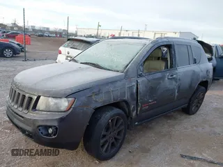 2016 Jeep Compass Sport z VIN 1C4NJDBB7GD731066, wystawiony jako IAAI lot #41242546 z przebiegiem 118 275 mil mil oraz . Historia ofert i sprzedaży dostępna na DreamBid. Obrazek 2.