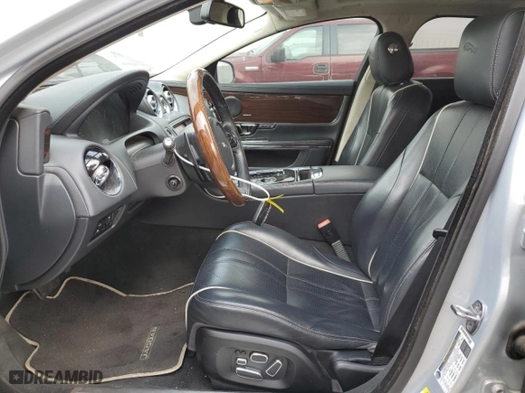 2014 Jaguar XJ with VIN SAJWJ2GD2E8V62696, listed as a Copart auction lot 76620494 with 85,487 mi miles and Salvage Title. Bid and sale history available at carsss.com. Image 7.
