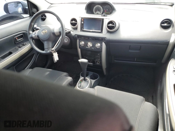 2006 Scion xA z VIN JTKKT624660154877, wystawiony jako Copart lot #74601714 z przebiegiem 169 040 mil mil oraz Szkoda całkowita • Salvage title. Historia ofert i sprzedaży dostępna na DreamBid. Obrazek 8.