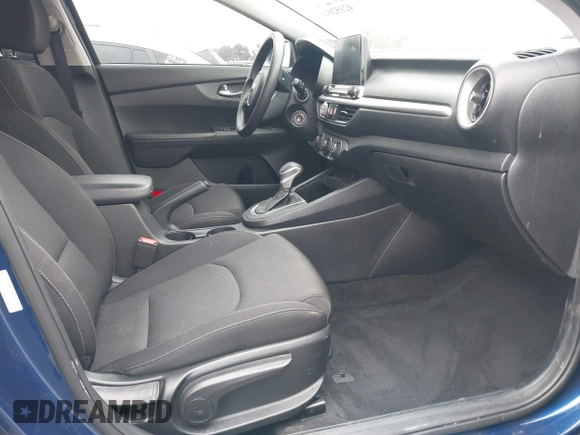 2021 Kia Forte LXS z VIN 3KPF24AD5ME375294, wystawiony jako IAAI lot #42152040 z przebiegiem 56 611 mil mil oraz . Historia ofert i sprzedaży dostępna na DreamBid. Obrazek 5.